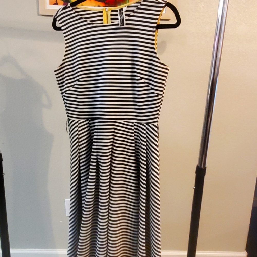 Julian Taylor Black and White  Stripe Dress Size 6  Sleeveless